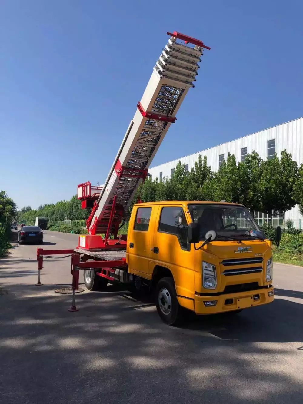 南京秦淮附近的云梯车出租服务：轻松解决高空作业需求